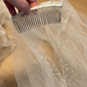 Elegant White Pearl Veil with Comb